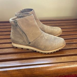 Sorel Zip Up Boot